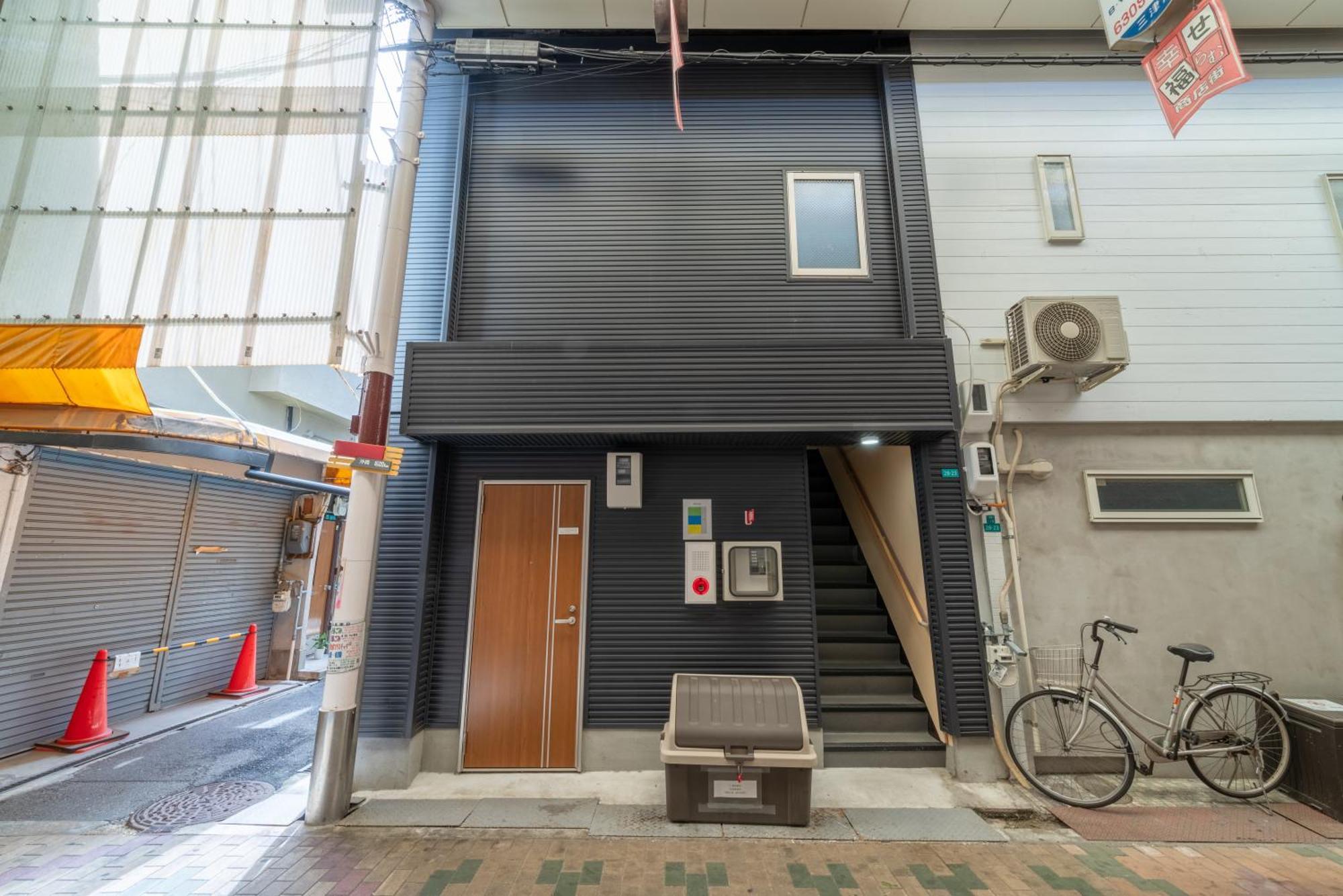 梅田まで電車で5分 2024年フルリフォーム 雰囲気の良い商店街を満喫 コンビニとカフェまで徒歩1分 建物3階 Osaka